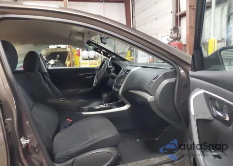 2015 Nissan Altima 2.5 Sv z USA, uszkodzony, nr VIN 1N4AL3AP9FC122281